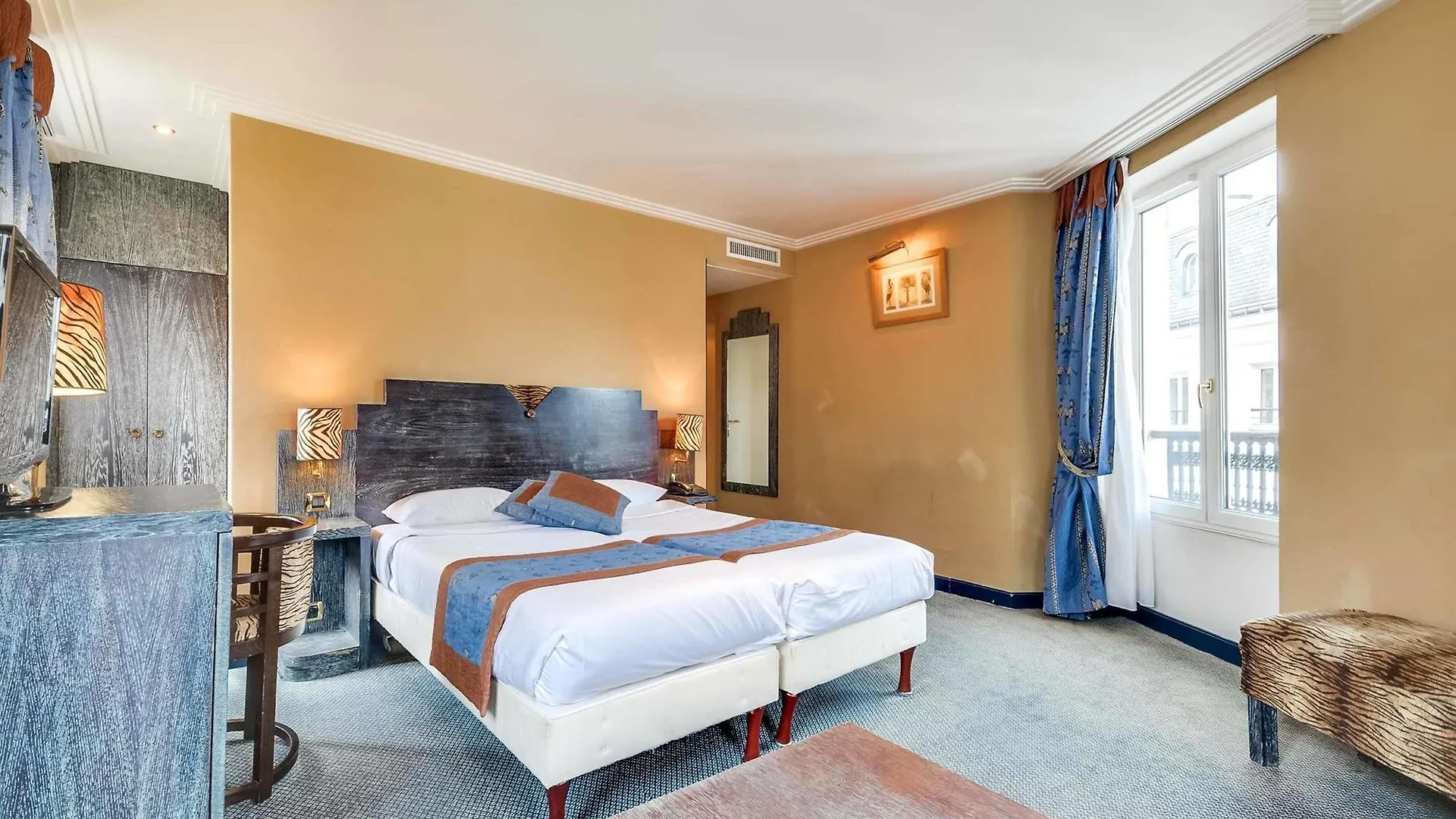 Contacten van Pavillon Opera Bourse